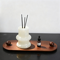 Diffuseur d'encens en pierre de jade naturelle style Art Déco, motif nature morte, ornement artisanal de haute qualité, décoration beige
