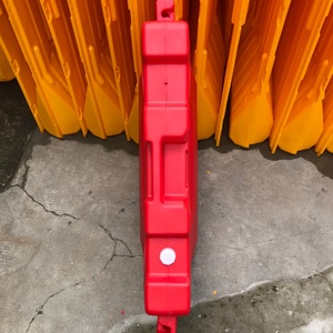 Barrera de Seguridad Vial de HDPE Rojo de 900 mm, Tipo Trafitambos, Llena de Agua, con Reflejante Prismático de Alta Intensidad para Estacionamientos - Product Image 3