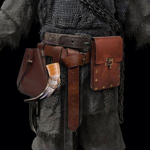 Pochette vintage en similicuir avec boucle de fermeture classique, détails rivetés et sangle réglable pour les passionnés de style rétro - Product Image 2