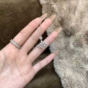 Collier en argent pur S925 avec perles en dentelle, cadeau haut de gamme pour meilleure amie et petite amie, chaîne de clavicule superposée, produit de niche - Product Image 1