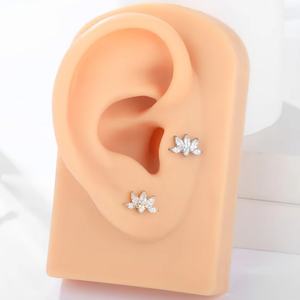 Pendiente de Labret Gaby G23 Classic de Titanio de Grado Implante ASTM con Zirconia y Recubrimiento PVD Dorado, Parte Trasera Plana - Product Image 5