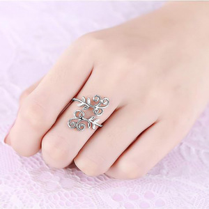 Anello Regolabile Elegante con Foglia di Vite, Design Floreale Minimalista, Gioiello da Donna alla Moda per Uso Quotidiano, Regalo Chic - Product Image 4