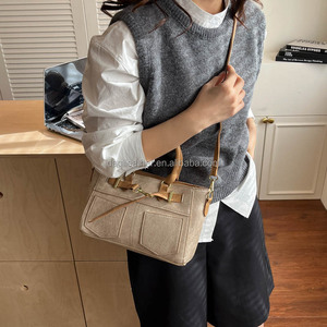 Nouveau Sac Fourre-tout Décontracté Portable à Bandoulière avec Chaînes et Fermeture Éclair, Style Coréen, pour Femmes, Modèle 2026, avec Design de Couture Original - Product Image 4