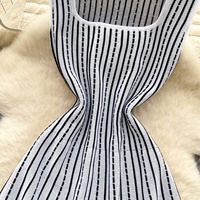 Robe Tricotée Rayée à Col Carré sans Manches pour Femme, Robe d'Été Mince Respirante à la Mode Décontractée