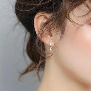 E4523 Orecchini a goccia in oro bianco, gioielli classici unisex alla moda - Product Image 5