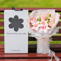 Boîte cadeau personnalisée en carton ondulé pour fleurs artificielles avec poignée, idéale pour anniversaires, avec logo en relief