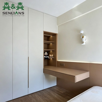 Armoires en bois sur mesure au design moderne avec coiffeuse intégrée et dressing pour villas – Mobilier de chambre autoportant