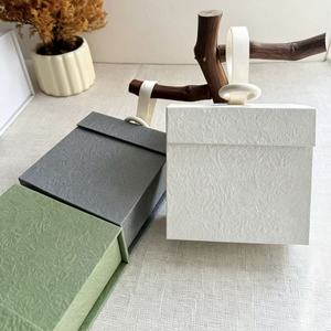 Boîte <span class=keywords><strong>cadeau</strong></span> minimaliste en papier de couleur unie, fermeture <span class=keywords><strong>à</strong></span> ruban, logo personnalisé disponible - Product Image 3