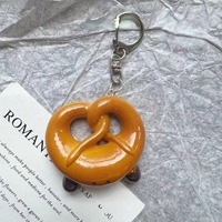 Accessoires de voiture : Porte-clés créatif et fantaisie en silicone, pendentif de sac en forme de poupée, cadeau de festival