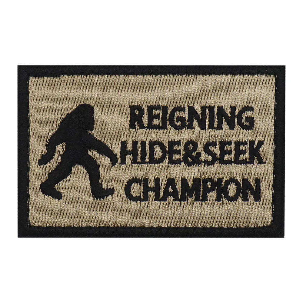 Hot Selling New Design REIGNING HIDE/SEEK CHAMPION Gesticktes Armband Lustiges College Wohnheim Slogan Armband Magic Patch