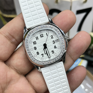 Montre pour femme à la mode cloutée de diamants avec bracelet en silicone blanc, cadran numérique et fonction calendrier frais - Product Image 3
