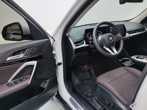 <span class=keywords><strong>BMW</strong></span> <span class=keywords><strong>X1</strong></span> SDrive20Li SUV <span class=keywords><strong>2023</strong></span>, 1.5T Turbo Automatique, 5 Portes, 5 Places, Pneus R18, 6.2L/100km, Cuir, Panoramique, Volant à Gauche, en Stock - Product Image 4