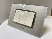 Interrupteur multiprise mural 250V 10A à 2 voies en aluminium avec prises électriques pour la maison (norme britannique)