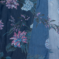 Tissu en jean imprimé Hortensia Lys 100% Lyocell Écologique Léger Décoloré Violet Bleu Motif Floral Couleurs Vives Garçons Filles