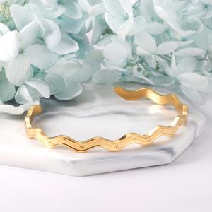 Pulsera de Moda al por Mayor a Precio de Fábrica en China 2022, Brazalete Personalizado de Acero Inoxidable Chapado en Oro - Product Image 1