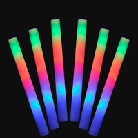 Bâtons lumineux en mousse lumineux Pack de fête en vrac Grands bâtons en mousse LED avec 3 effets clignotants, fournitures de fête d'anniversaire phosphorescentes
