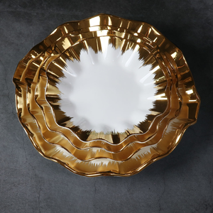 <span class=keywords><strong>Assiette</strong></span> de présentation en céramique dorée de luxe de haute qualité avec un design <span class=keywords><strong>moderne</strong></span>, origine Fujian, adaptée aux mariages, aux fêtes et aux hôtels - Product Image 1