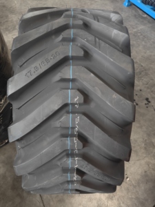 Nouveau pneu minier Honghua 17.5/65-20 E-4 OTR à bande de roulement diagonale avec chambre à air HRE42 à profil profond pour camion benne lourd - Product Image 1