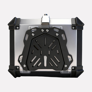 Coffre de moto en alliage d'aluminium étanche et renforcé Italika 45L pour véhicules électriques, boîte arrière personnalisable - Product Image 3