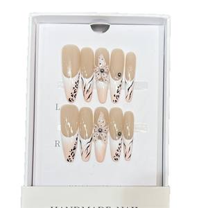 กดบนเล็บวิหารโรมันด้วยการออกแบบ3D ดอกไม้แกะสลักสีนู้ดที่หรูหราทำด้วยมือบริสุทธิ์ - Product Image 5