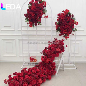 Panneau de fleurs artificielles LEDA Red Arch pour la décoration d'arche de mariage, de remise de diplôme, d'Halloween et de Pâques – Arrangements floraux populaires - Product Image 6