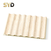 Panneau mural WPC intérieur grillagé, grain de bois 3D, panneau mural composite bois-plastique pour la rénovation de bureaux commerciaux