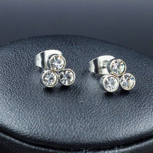 Pendientes de Acero Inoxidable con Diseño Clásico de Estrella de Tres Puntas y Cristal con Círculo de Gemas - Product Image 6