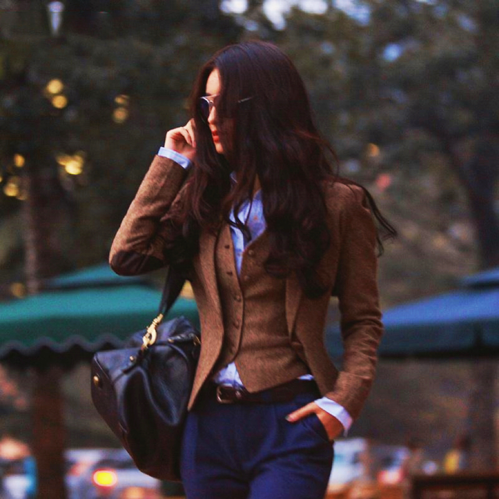 Completo due pezzi: gilet e pantaloni color caffè