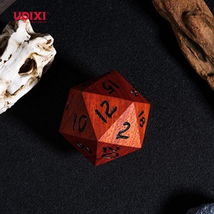 Dado poliédrico de madera tallada roja de 50 mm D20 de 20 caras con caja de cuero y logotipo personalizable para Dungeons & Dragons - Product Image 1