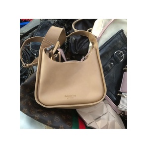 Venta al por mayor de bolsas de señora de segunda mano de grado 3a Bolsas usadas de gran tamaño Fardos de segunda mano de Japón - Product Image 5