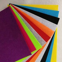 Vente en gros de tissu non tissé coloré feutre de fibres chimiques matériaux de bricolage pour la maternelle-adhésif perforé à l'aiguille pour les projets faits à la main