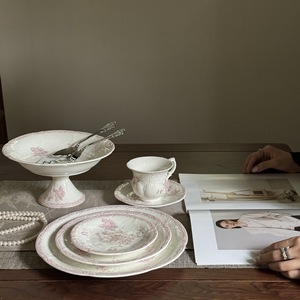 Service de table en céramique rose embossé de style vintage français, assiettes rondes, tasses à café, soucoupes, assiettes à dessert, service à thé pour hôtel - Product Image 4