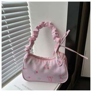 Bonito bolso de hombro para axilas con diseño floral y correa fruncida para mujer - Product Image 2