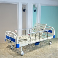 Lit médical multifonctionnel réglable pour personnes âgées avec poteau IV