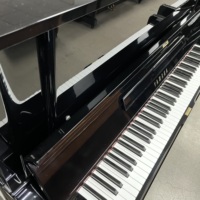   Piano droit vintage YUS, fabrication japonaise, arrière-plan en X, table de sonorisation en épicéa massif, son chaud