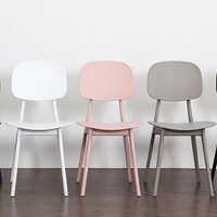 Chaises de jardin Chaise de salle à manger en plastique avec pieds en plastique Chaises de table pour café restaurant