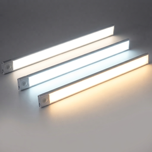 ไฟตู้อลูมิเนียมพร้อมเซ็นเซอร์อัจฉริยะ LED ปรับอุณหภูมิสีและความสว่างได้ ชาร์จด้วย USB หรือพลังงานแสงอาทิตย์ ขนาด 20 ซม. 2 วัตต์ - Product Image 1