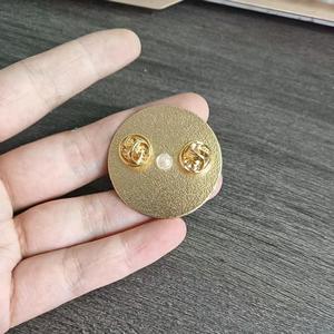 Broche My Social Battery, badge rond en métal de 3,9 cm avec expressions emoji pour sacs et accessoires - Product Image 2