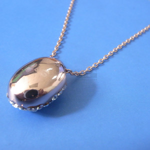 Collier en alliage incrusté de diamants, plaqué or rose, pendentif rond creux 3D à taille brillante, pour usage quotidien - Product Image 2