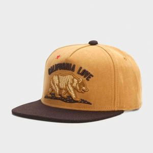 Casquette de baseball en daim motif ours de dessin animé, style très demandé, fournisseur en gros, casquette à visière plate pour sports de plein air et cyclisme, motifs personnalisables - Product Image 1