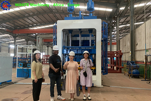 QT15-15 Große Vollautomatische Hydraulische Interlocking-Pflasterstein-Hohlblock-Zement-Betonstein-Herstellungsmaschine Produktionslinie - Product Image 3