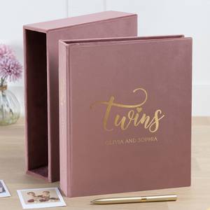 Livre de souvenirs pour bébés jumeaux <span class=keywords><strong>personnalisé</strong></span> <span class=keywords><strong>avec</strong></span> boîte à souvenirs Album de première année en velours rose <span class=keywords><strong>avec</strong></span> nom <span class=keywords><strong>personnalisé</strong></span> Baby Shower Newborn Journal - Product Image 5