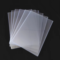 Manchons de cartes à collectionner multicolores personnalisés PP 66 91MM Clip Closure Board Game Card Sleeve Cover