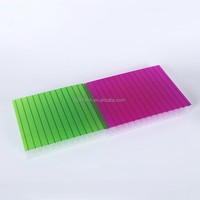 Plaque de polycarbonate de 40 mm d'épaisseur, motif diffuseur de lumière bio-couleur, protection UV, design moderne pour façade extérieure et toiture