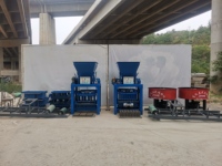 Petite machine à blocs creux en ciment pour les petites entreprises à domicile, machine à fabriquer des briques manuelle YR4-35 en Afrique