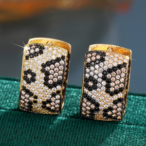 Orecchini a polsino con stampa leopardata da donna, gioielli per l'orecchio bicolore alla moda - Product Image 6