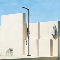 Douche extérieure moderne en acier inoxydable 304 noir mat avec étagère intégrée pour piscine, jardin, cour, alimentation en eau chaude et froide