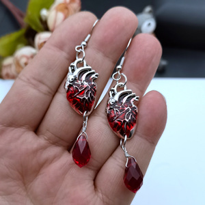 Pendientes de Aleación de Estilo Gótico Vintage de Moda con Motivos de Corazón Sangrante - Product Image 4