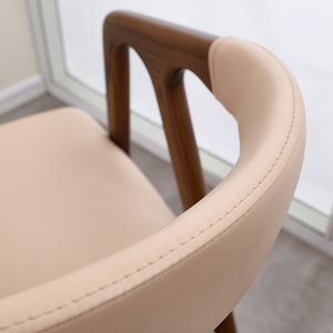 Set Tavoli e Sedie da Pranzo di Grande Successo con Struttura a Gambe in Legno Stile Nordico per Design d'Interni Sedie da Pranzo Vintage Antiche in Legno - Product Image 3