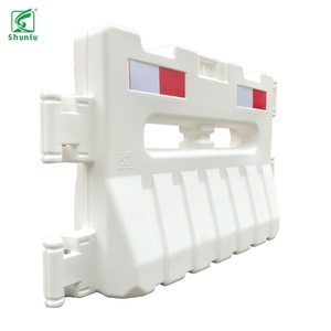 Barrière de circulation modulaire en plastique remplie d'eau, barricade robuste en PEHD pour la sécurité temporaire - Product Image 2